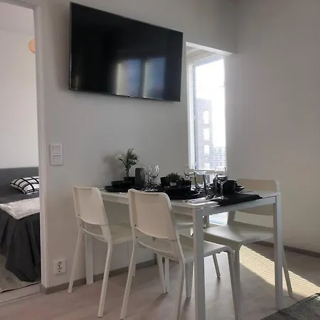 Perfect Location Near Harbor + Free Parking! *