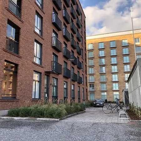 Perfect Location Near Harbor + Free Parking! Apartment *